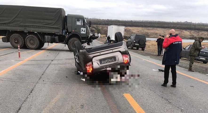 Фото: ДТП с военным КАМАЗом в Новошахтинске, кадр очевидца