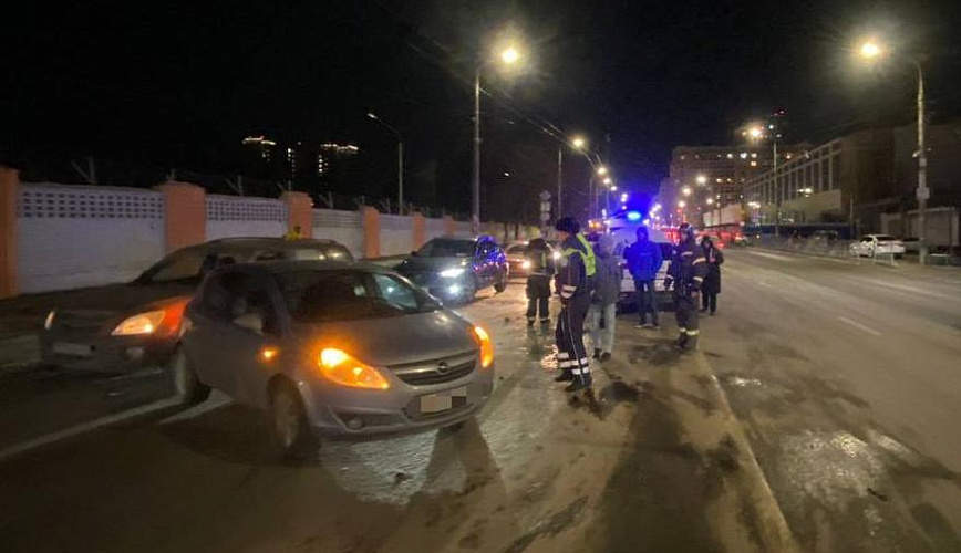 Фото: место массового ДТП в районе Театральной площади, кадр ГАИ