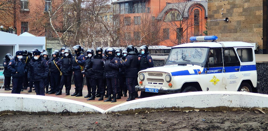 Фото: полицейские в центре Ростова, кадр 1rnd