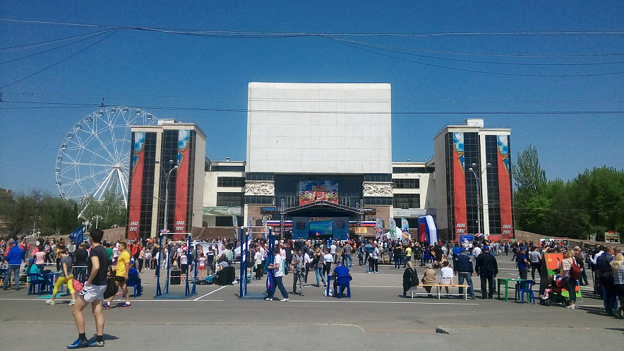 Фото: Театральная площадь Ростова 1 мая 2017 года, кадр из архива 1rnd Фото: Театральная площадь Ростова 1 мая 2017 года, кадр из архива 1rnd