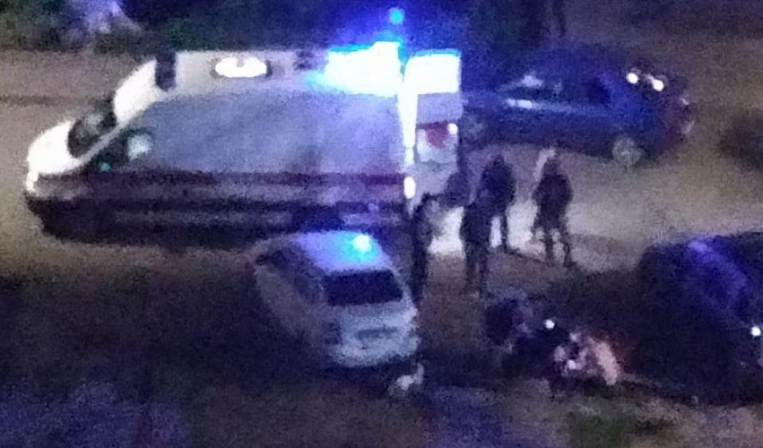 Фото: место пьяной поножовщины на Беляева в Ростове, кадр очевидца Фото: место пьяной поножовщины на Беляева в Ростове, кадр очевидца