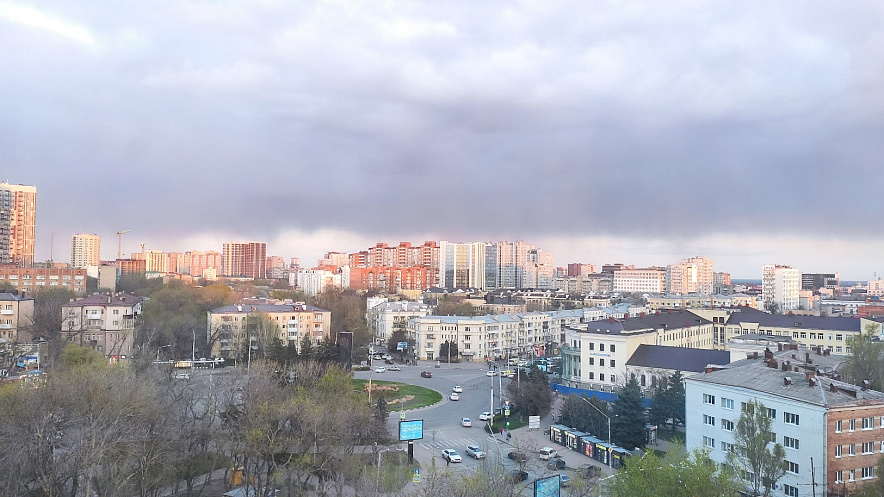 Фото: тучи над Комсомольской площадью Ростова, кадр 1rnd Фото: тучи над Комсомольской площадью Ростова, кадр 1rnd