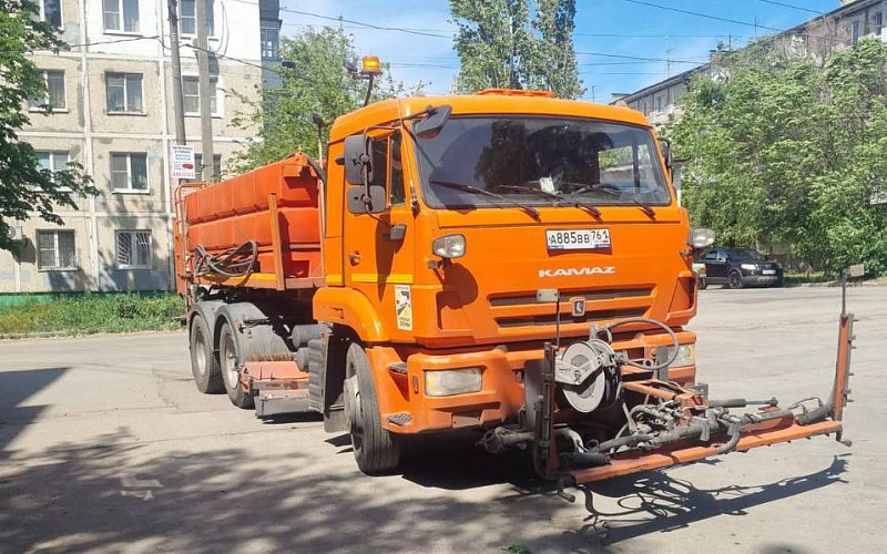 Фото: машина для подвоза воды ростовчанам, кадр департамента ЖКХ Фото: машина для подвоза воды ростовчанам, кадр департамента ЖКХ