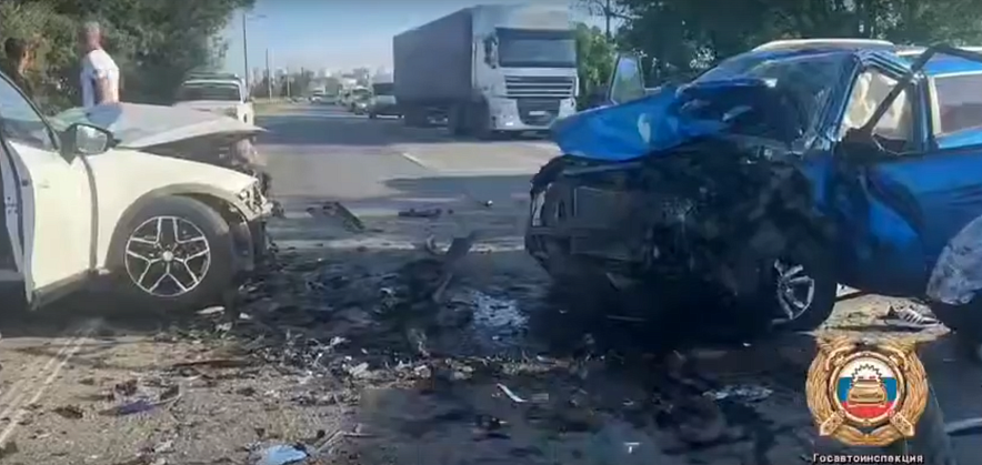 Фото: ДТП на западном въезде в Ростов, кадр ГАИ Фото: ДТП на западном въезде в Ростов, кадр ГАИ