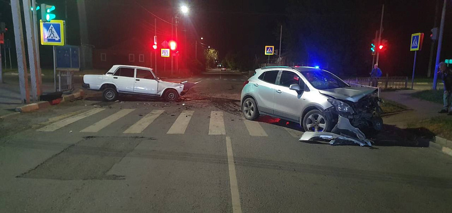 Фото: ДТП с 3 пострадавшими в Азове, кадр ГАИ Фото: ДТП с 3 пострадавшими в Азове, кадр ГАИ