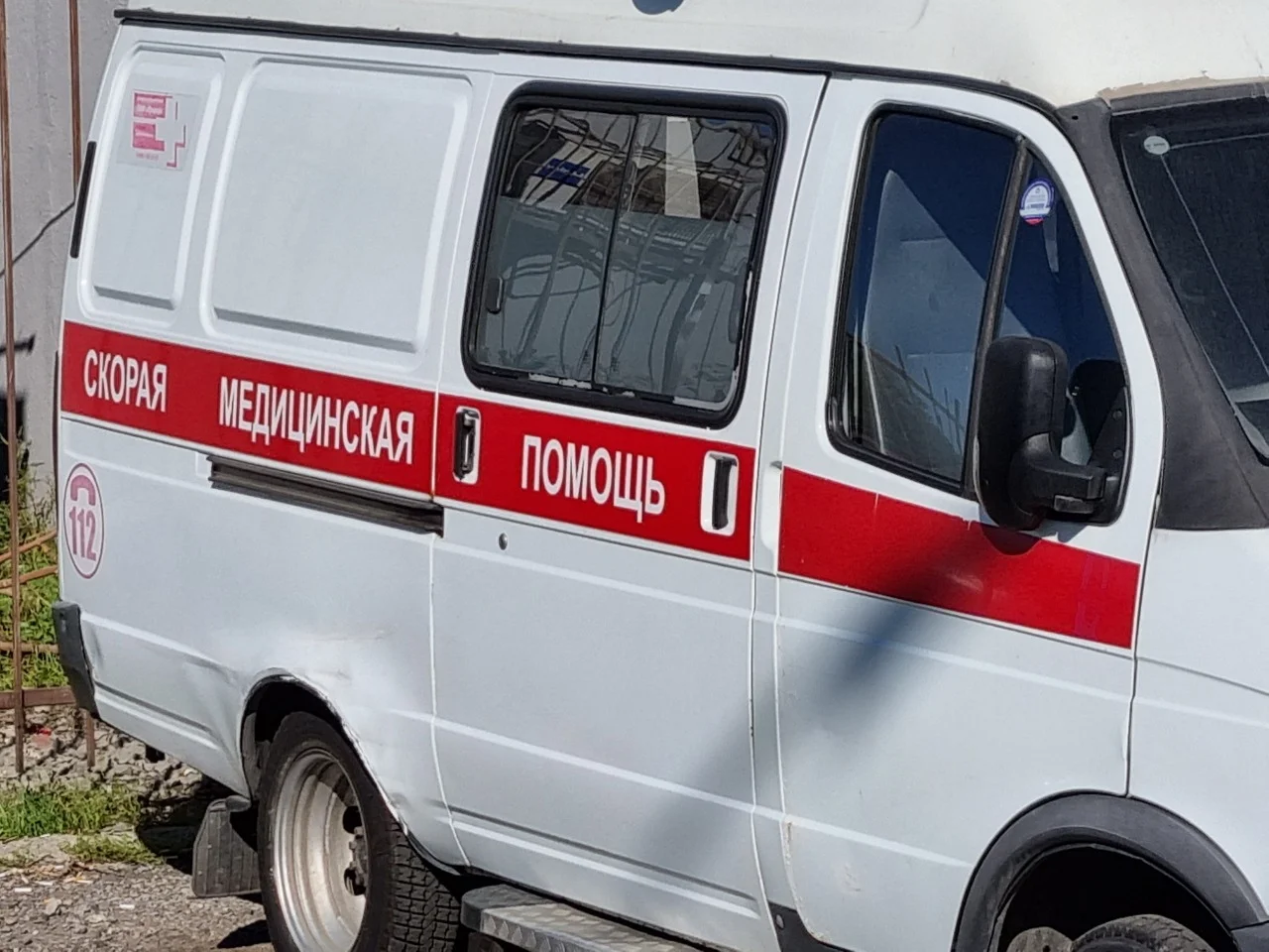 В Ростове после атаки БПЛА по многоэтажке третьему жильцу дали медпомощь