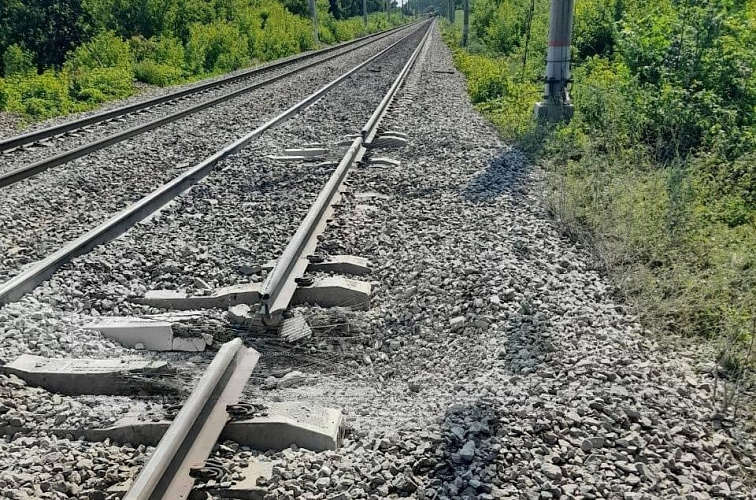 Фото: место подрыва путей в Воронежской области, кадр спецслужб Фото: место подрыва путей в Воронежской области, кадр спецслужб