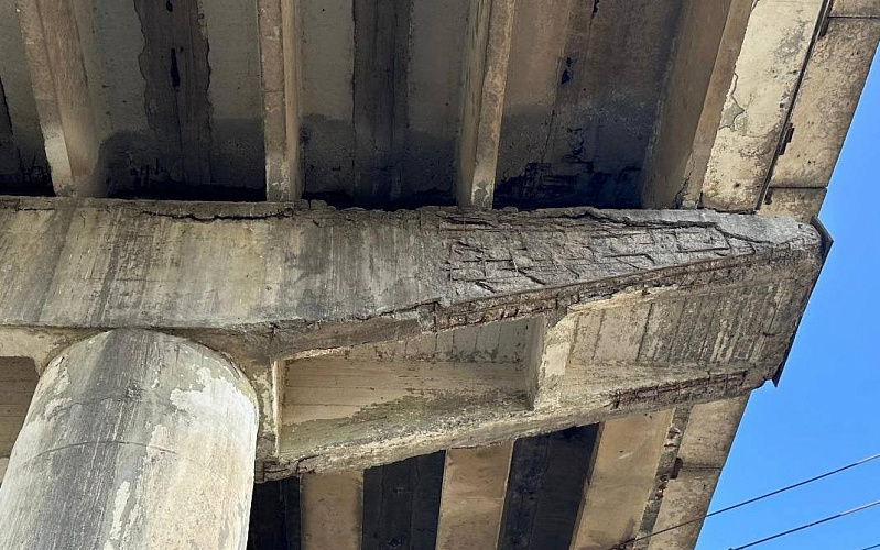 Фото: трещины на мосту в Батайске, кадр минтранса РО Фото: трещины на мосту в Батайске, кадр минтранса РО