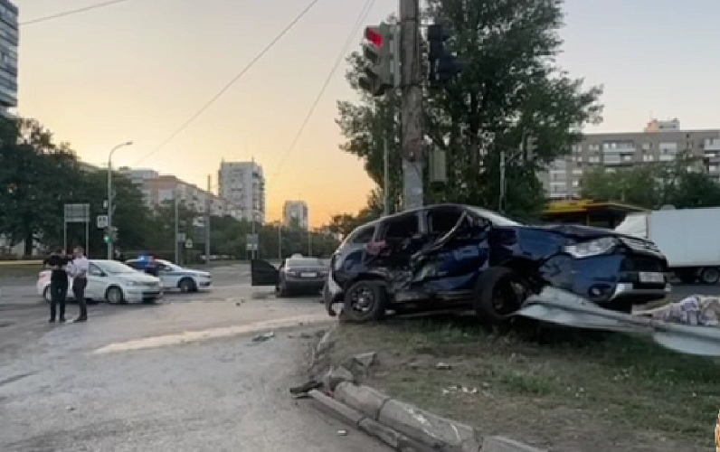 Фото: жуткое ДТП на проспекте Стачки, кадр ГАИ РО Фото: жуткое ДТП на проспекте Стачки, кадр ГАИ РО