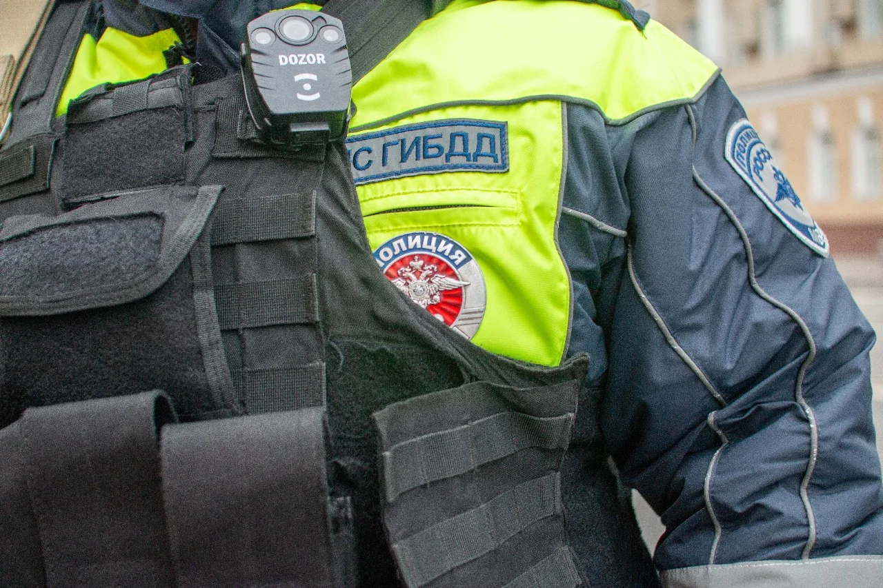 В Таганроге за взятку в 4 тысячи инспектору ДПС задержали мужчину