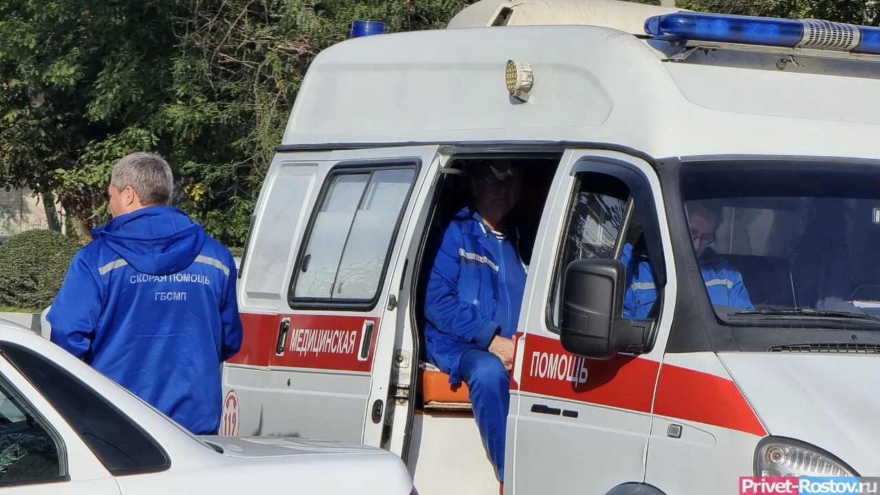 В Ростовской области 49-летний мужчина травмировался под поездом