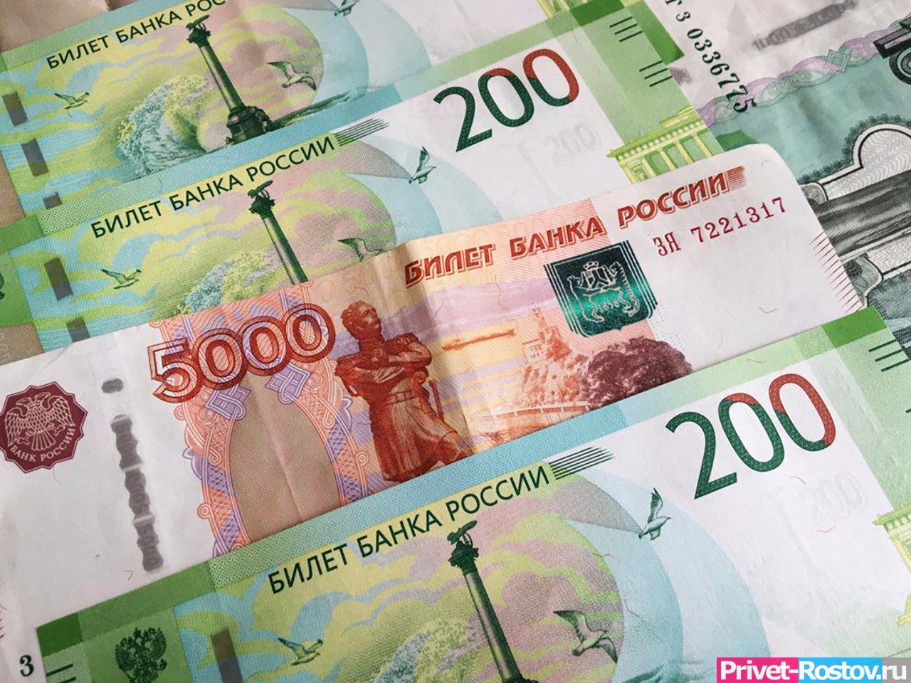 Желающих работать за 100 тысяч в месяц ищут в Ростовской области